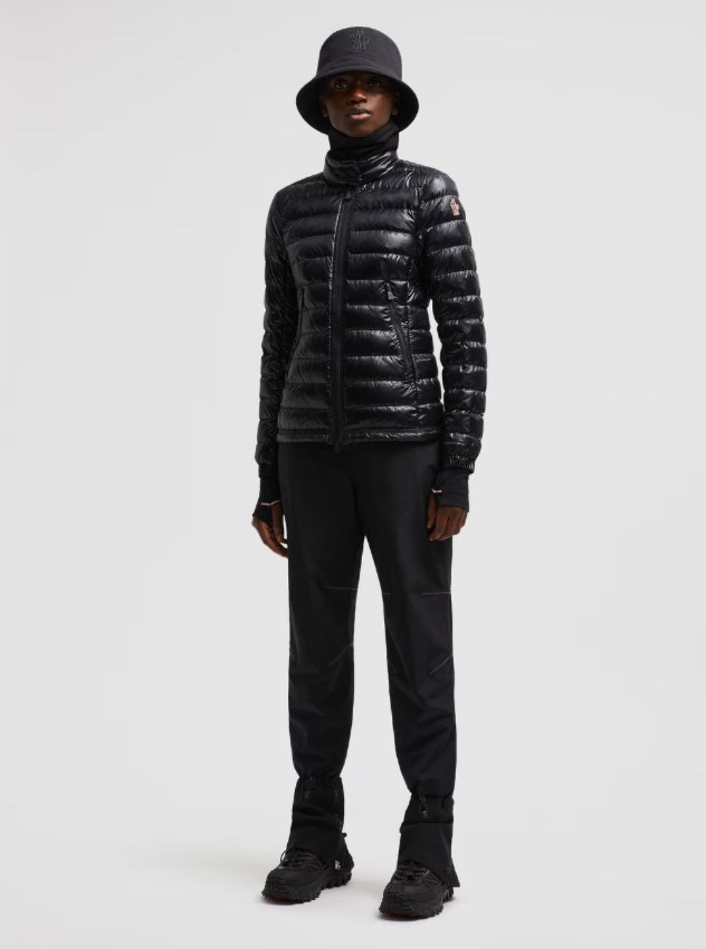 MONCLER GRENOBLE 2023/24秋冬 フード付ダウンジャケット WALIBI Moncler grenoble 'walibi' black down jacket with logo patch
